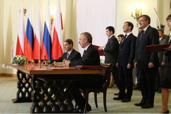 Uroczyste podpisanie listu intencyjnego o powołaniu Centrum przez ministrów Polski i Rosji odbyło się w obecności prezydentów obu państw 6 grudnia 2010 roku. 